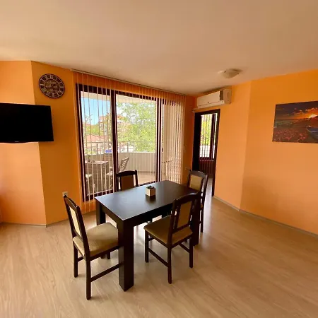 Cozy In The Center Of Apartment Primorsko